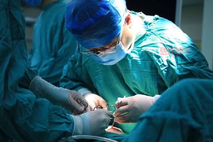 外科模拟2013：成为一名“手残”外科医生！