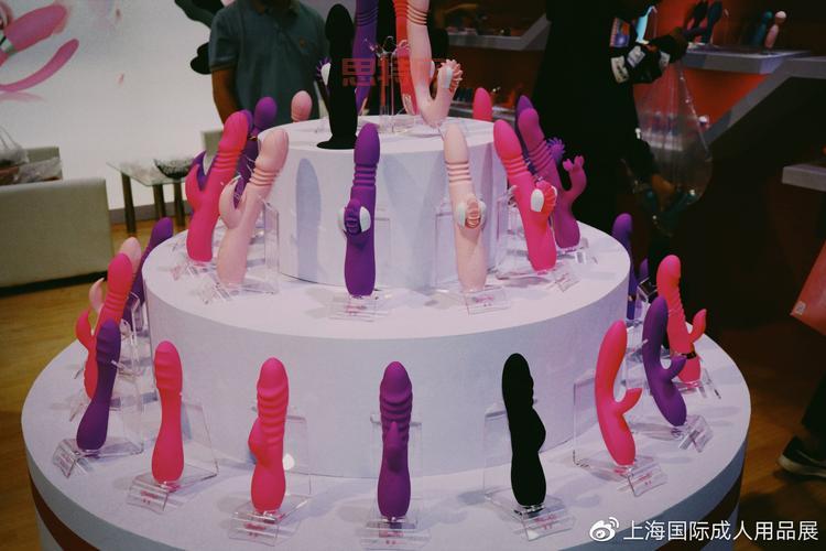 泷泽萝拉现身上海成人展，兔女郎造型引发宅男热议