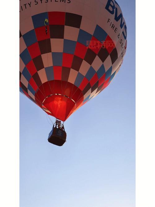 热气球是如何飞起来的？深入解析热气球的工作原理