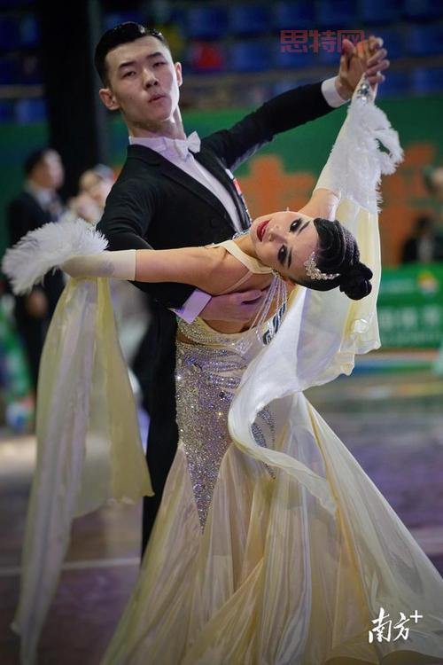 AU舞步：了解另类城市舞蹈风格的魅力