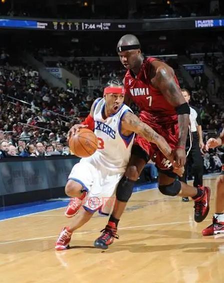 艾弗森交叉步过人：揭秘NBA传奇技巧与实战应用