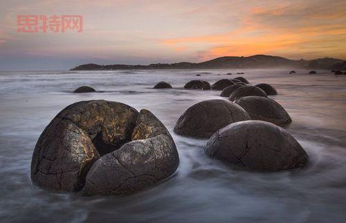 火瀑：神选族入侵后的末日地球生存指南