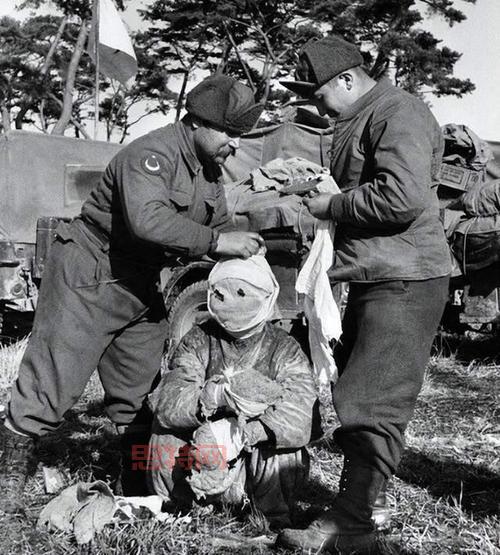 武装突袭1独特载具与武器解析:战场上的真实再现