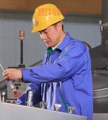 深入了解蓝领：什么是蓝领及其社会角色分析